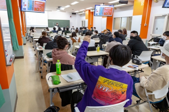 2021年中国語学科 卒業論文・卒業研究中間発表会3