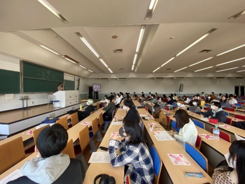 「就活は恋愛に似ている!」3年生対象、4年生による就職活動報告会2